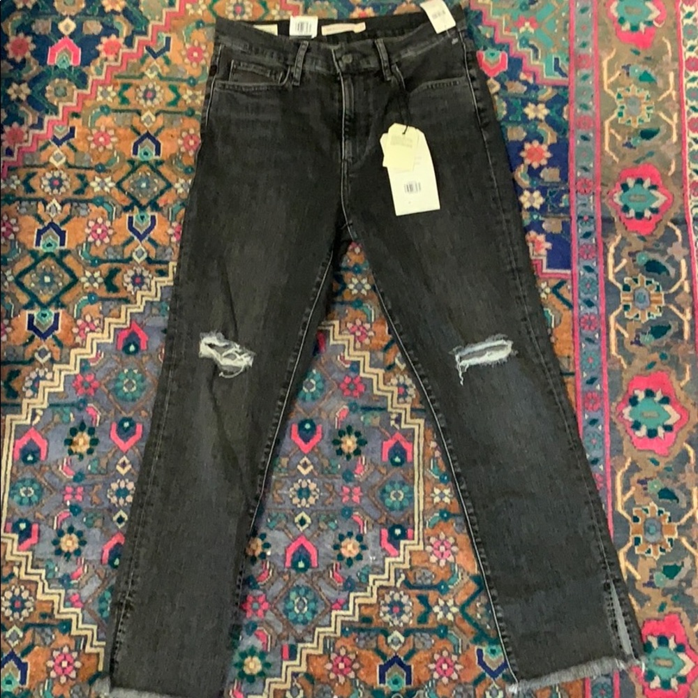 NWT Levi’s 724 high rise distressed straight crop
